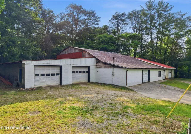 Homes for sale in Harriman, TN | 2633 Harriman Hwy, Harriman, TN 37748 | MLS# 1342026