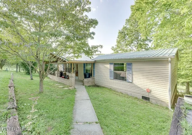 Homes for sale in Strawberry Plains, TN | 904 Woodview Wy, Strawberry Plains, TN 37871 | MLS# 1342067