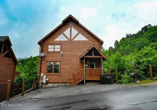 Photo 3 of Single family home for sale at 1044 Black Bear Cub Way, Sevierville, TN 37862 | MLS# 1342304 | Listing updated on 2026-06-12