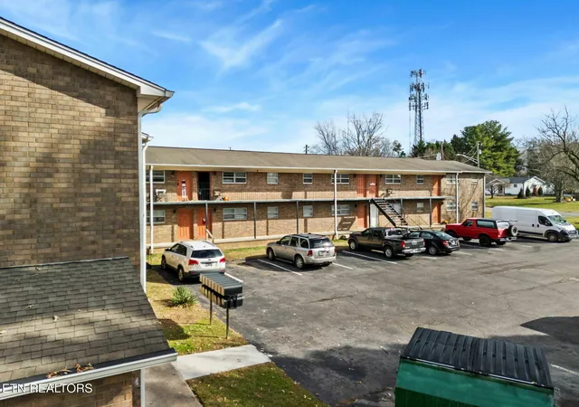 3rd image of 211 Elyria Dr, Knoxville, TN 37912 | MLS# 1342043