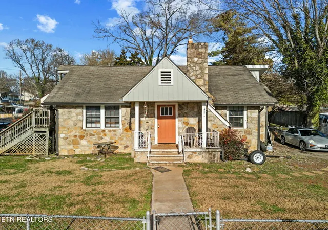 Listing Photo 4 - Condo for sale in building located at 405 NE Durbin Dr, Knoxville, TN 37912