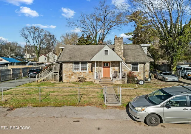 Listing Photo 5 - Condo for sale in building located at 405 NE Durbin Dr, Knoxville, TN 37912