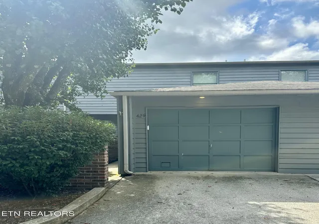 Photo 1 of Single family home for sale at 429 Bramblewood Ln, Knoxville, TN 37922 | MLS# 1342177 | Listing updated on 2026-05-24