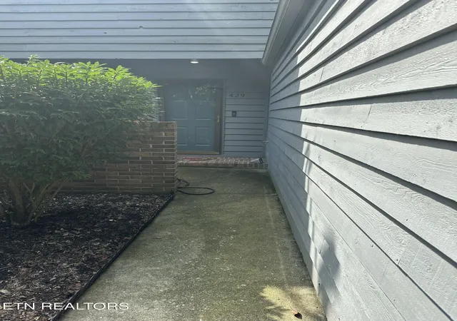 Photo 2 of Single family home for sale at 429 Bramblewood Ln, Knoxville, TN 37922 | MLS# 1342177 | Listing updated on 2026-05-24