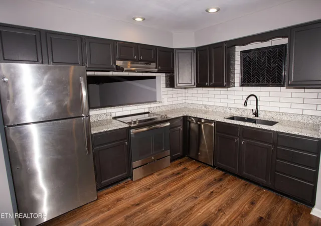 Photo 3 of Single family home for sale at 429 Bramblewood Ln, Knoxville, TN 37922 | MLS# 1342177 | Listing updated on 2026-05-24