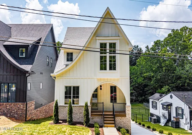 Photo 2 of Single family home for sale at 2014 Is Home Ave, Knoxville, TN 37920 | MLS# 1342098 | Listing updated on 2026-09-08