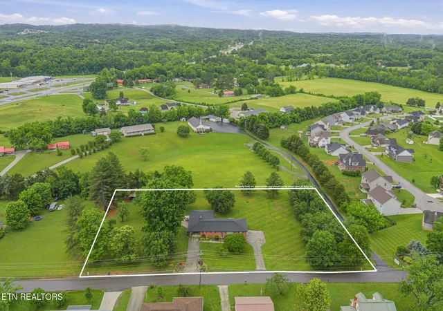 2nd image of 9402 Johnson Rd, Strawberry Plains, TN 37871 | MLS# 1342130