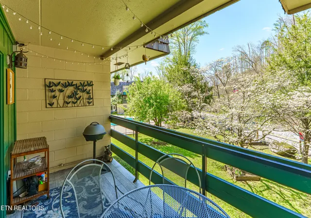 Homes for sale in Gatlinburg, TN | 260 Roaring Fork Rd #220, Gatlinburg, TN 37738 | MLS# 1342124