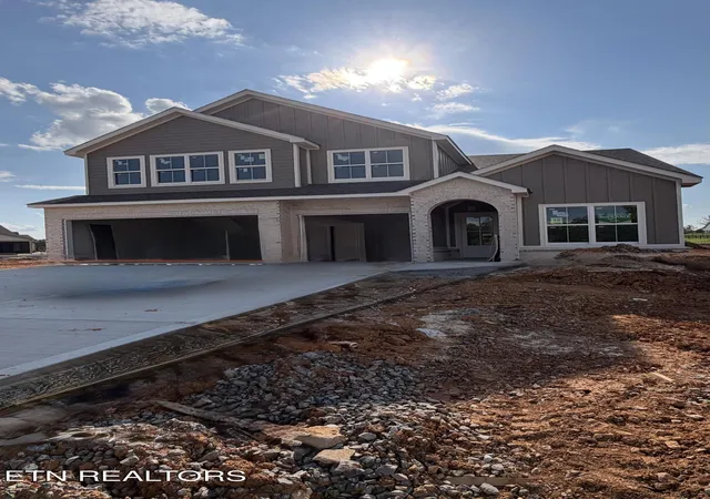 Photo 1 of Single family home for sale at 225 Poppy Pl, Lenoir City, TN 37772 | MLS# 1342147 | Listing updated on 2026-09-21