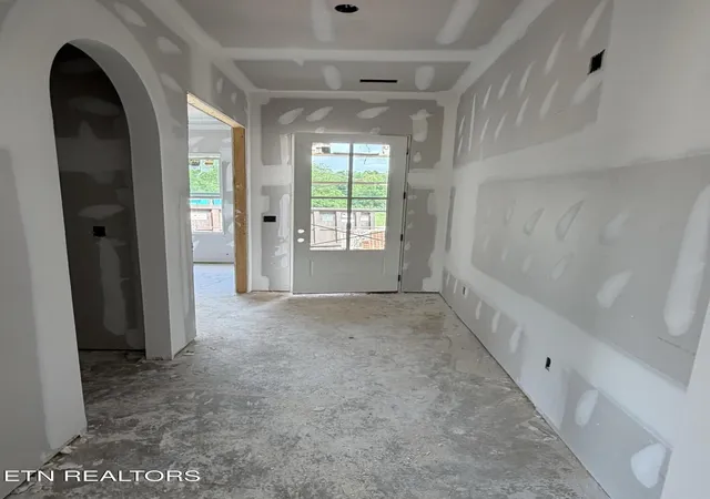 2nd image of 225 Poppy Pl, Lenoir City, TN 37772 | MLS# 1342147