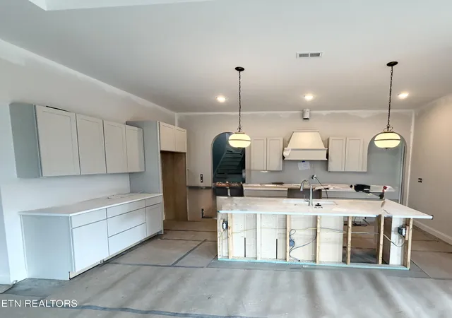 Photo 3 of Single family home for sale at 225 Poppy Pl, Lenoir City, TN 37772 | MLS# 1342147 | Listing updated on 2026-09-21