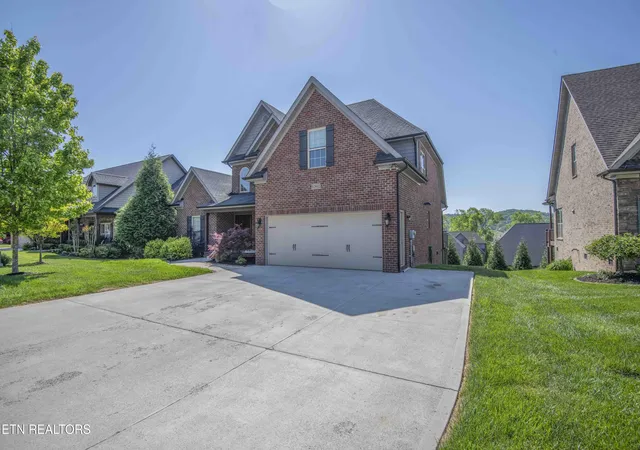 Homes for sale in Knoxville, TN | 12032 Poplar Meadow Ln, Knoxville, TN 37932 | MLS# 1342286