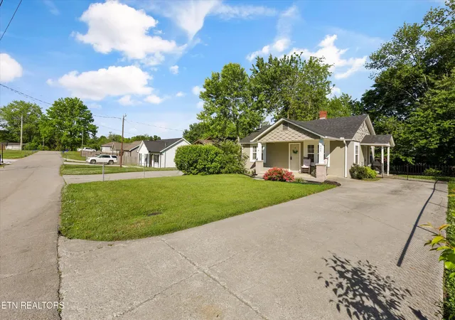 Homes for sale in Clinton, TN | 504 Cherokee Ave, Clinton, TN 37716 | MLS# 1342273