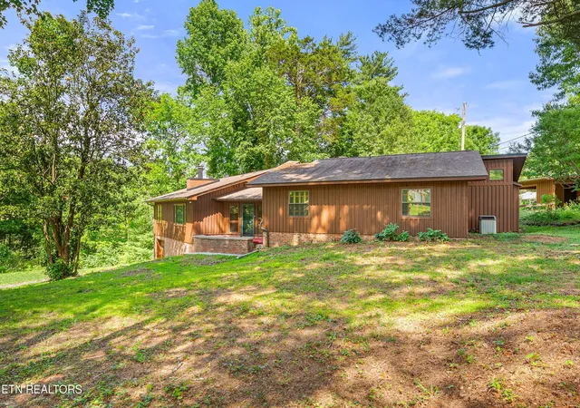 Photo 2 of Single family home for sale at 1905 Howard Dr, Knoxville, TN 37918 | MLS# 1343206 | Listing updated on 2026-07-29