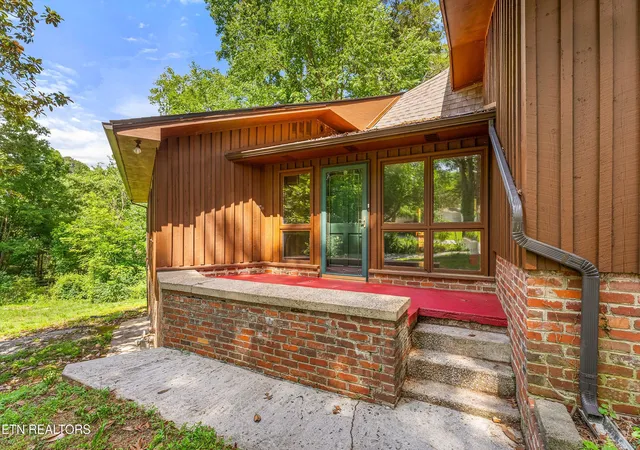 Photo 3 of Single family home for sale at 1905 Howard Dr, Knoxville, TN 37918 | MLS# 1343206 | Listing updated on 2026-07-29