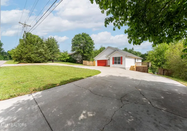3rd image of 6125 Bingham Ln, Maryville, TN 37801 | MLS# 1342311