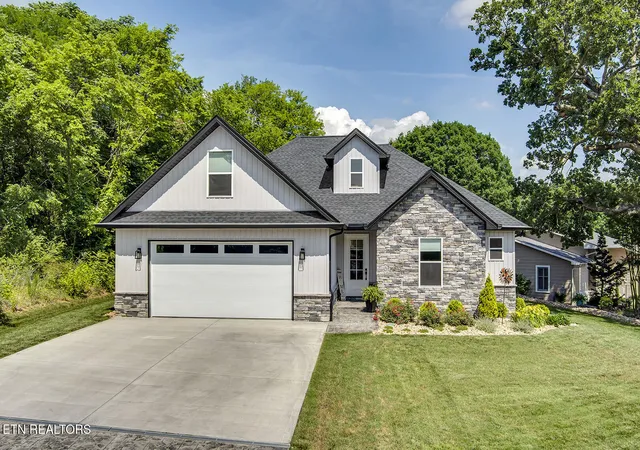 Photo 3 of Sale Pending at 141 Daleyuhski Way, Loudon, TN 37774 | MLS# 1342917 | Listing updated on 2026-08-19