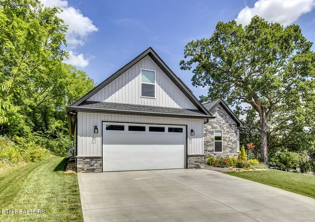 Photo 3 of Sale Pending at 141 Daleyuhski Way, Loudon, TN 37774 | MLS# 1342917 | Listing updated on 2026-08-19