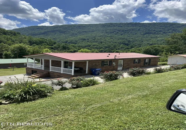 Homes for sale in Pineville, KY | 165 Redmond Rd, Pineville, KY 40977 | MLS# 1344578