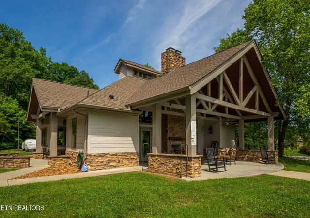 2nd image of 223 Bishops Cap Cir, Townsend, TN 37882