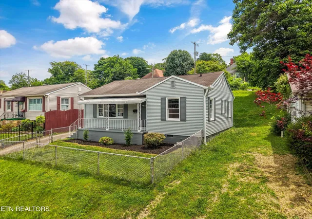 Photo 3 of Single family home for sale at 130 Oglewood Ave, Knoxville, TN 37917 | MLS# 1342387 | Listing updated on 2026-09-17