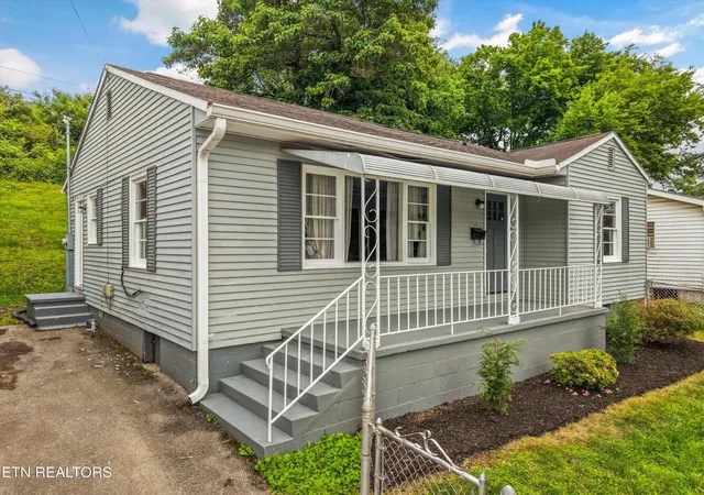Photo 4 of Single family home for sale at 130 Oglewood Ave, Knoxville, TN 37917 | MLS# 1342387 | Listing updated on 2026-09-17