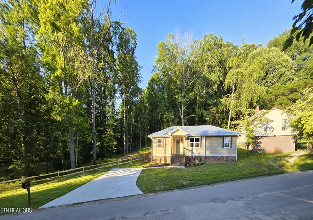 Homes for sale in Oneida, TN | 590 Litton Rd, Oneida, TN 37841 | MLS# 1344018