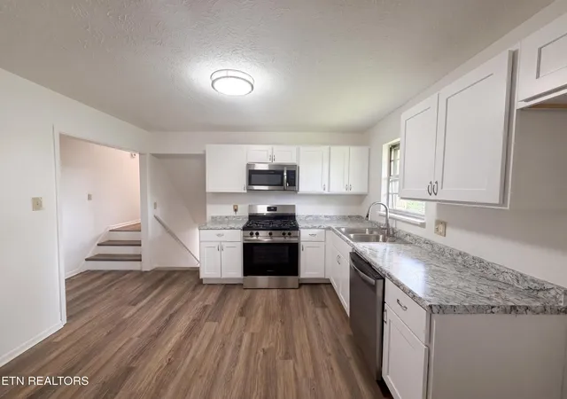 Photo 2 of Single family home for sale at 508 Bromley Ln, Knoxville, TN 37923 | MLS# 1342451 | Listing updated on 2026-08-27