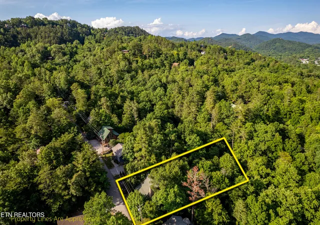Photo 3 of Single family home for sale at 124 Cutter Gap Rd, Townsend, TN 37882 | MLS# 1342874 | Listing updated on 2026-09-15
