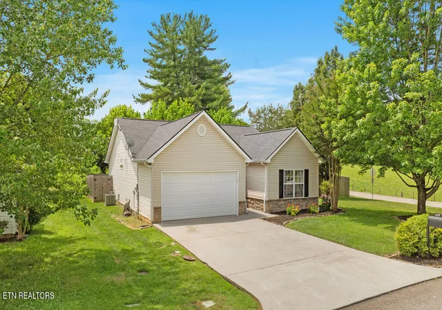 Photo 2 of Sale Pending at 2358 Slate Valley Ln, Knoxville, TN 37923 | MLS# 1342419 | Listing updated on 2026-06-02