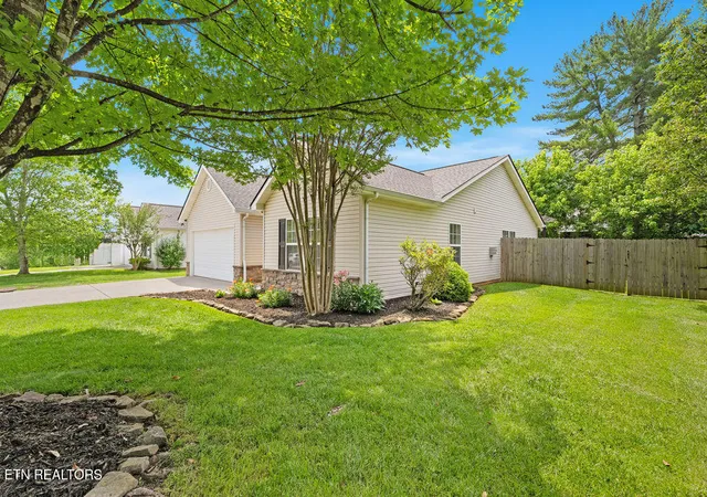 Photo 3 of Sale Pending at 2358 Slate Valley Ln, Knoxville, TN 37923 | MLS# 1342419 | Listing updated on 2026-06-02