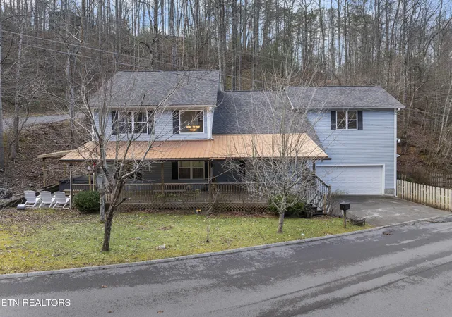 Photo 1 of Single family home for sale at 527 Hawks Tr, Gatlinburg, TN 37738 | MLS# 1342421 | Listing updated on 2026-08-01