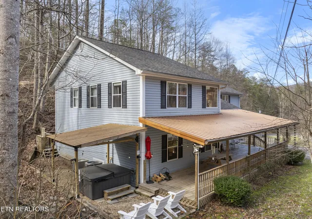 Photo 2 of Single family home for sale at 527 Hawks Tr, Gatlinburg, TN 37738 | MLS# 1342421 | Listing updated on 2026-08-01