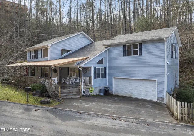 Photo 3 of Single family home for sale at 527 Hawks Tr, Gatlinburg, TN 37738 | MLS# 1342421 | Listing updated on 2026-08-01