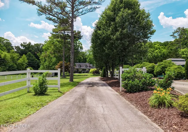 Photo 3 of Sale Pending at 519 Herron Rd, Farragut, TN 37934 | MLS# 1343183 | Listing updated on 2026-08-26
