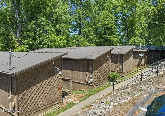 3rd image of 5211 Pocahontas Dr, Knoxville, TN 37914 | MLS# 1342605