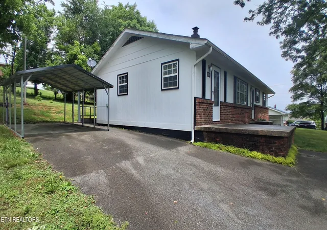 Homes for sale in New Tazewell, TN | 106 Walnut St, New Tazewell, TN 37825 | MLS# 1342843