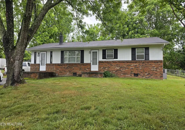 Homes for sale in New Tazewell, TN | 106 Walnut St, New Tazewell, TN 37825 | MLS# 1342843