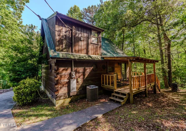 Homes for sale in Sevierville, TN | 2323 Summer Ln, Sevierville, TN 37876 | MLS# 1346107
