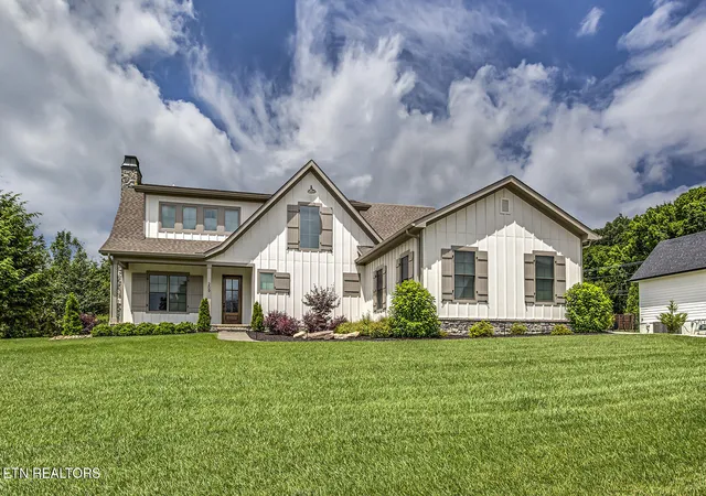 Photo 1 of Single family home for sale at 209 Fence Post Ln, Farragut, TN 37934 | MLS# 1342573 | Listing updated on 2026-09-17