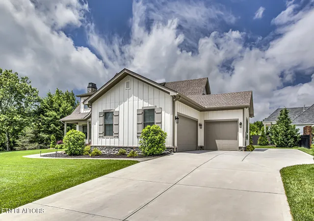 Photo 2 of Single family home for sale at 209 Fence Post Ln, Farragut, TN 37934 | MLS# 1342573 | Listing updated on 2026-09-17