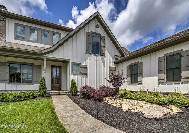 Photo 3 of Single family home for sale at 209 Fence Post Ln, Farragut, TN 37934 | MLS# 1342573 | Listing updated on 2026-09-17