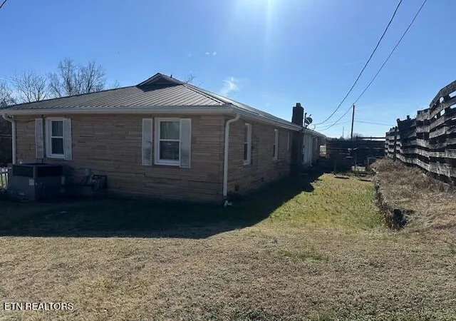 Homes for sale in Loudon, TN | 2068 W Lee Hwy, Loudon, TN 37774 | MLS# 1342519