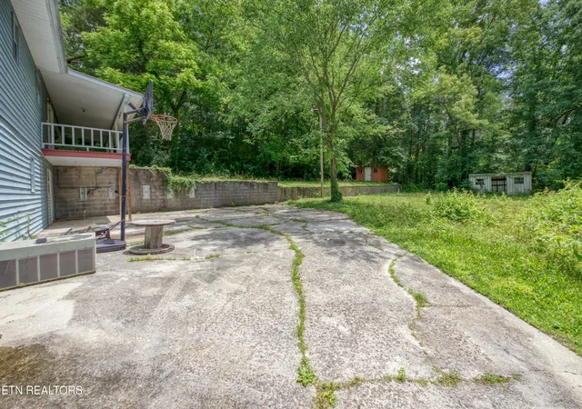 Homes for sale in Rocky Top, TN | 220 Industrial Park Ln, Rocky Top, TN 37769 | MLS# 1342626