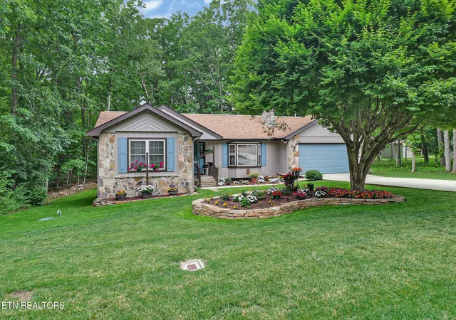 Homes for sale in Crossville, TN | 134 Lakeside Dr, Crossville, TN 38558 | MLS# 1342571
