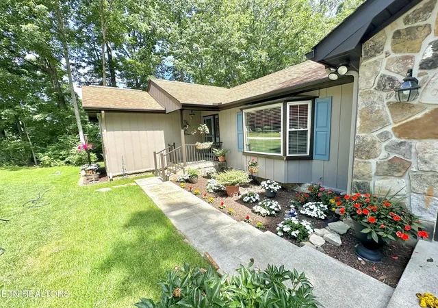 Homes for sale in Crossville, TN | 134 Lakeside Dr, Crossville, TN 38558 | MLS# 1342571