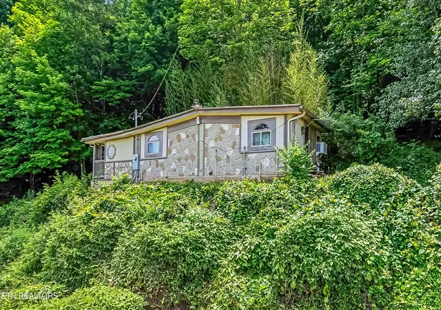 Homes for sale in Oliver Springs, TN | 130 Old Knoxville Hwy, Oliver Springs, TN 37840 | MLS# 1342558