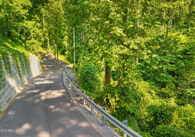 Homes for sale in Gatlinburg, TN | 818 Davenport Rd, Gatlinburg, TN 37738 | MLS# 1344809