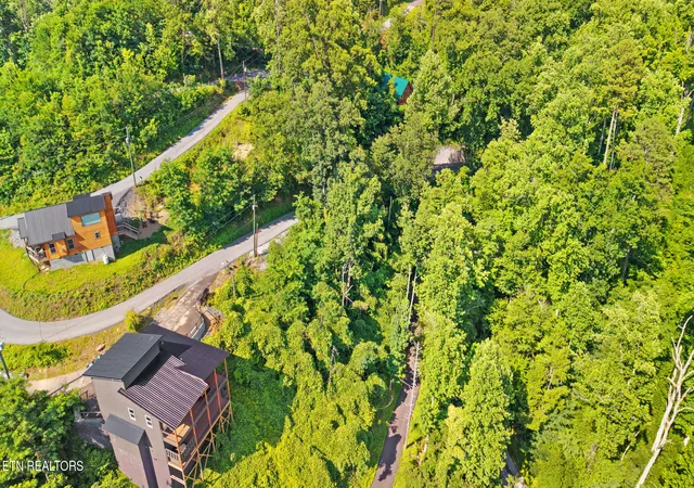 Homes for sale in Gatlinburg, TN | 818 Davenport Rd, Gatlinburg, TN 37738 | MLS# 1344809