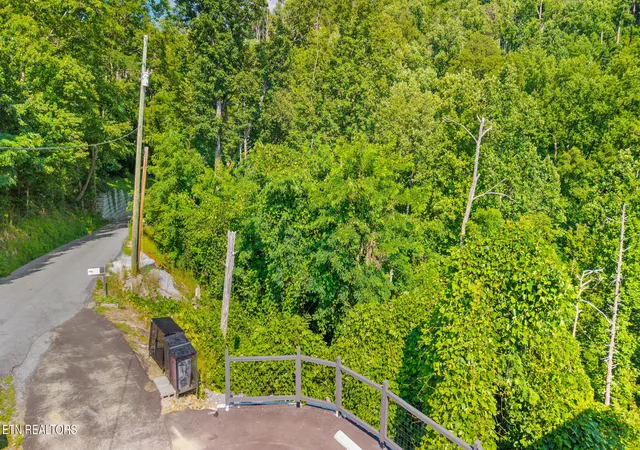 Homes for sale in Gatlinburg, TN | 818 Davenport Rd, Gatlinburg, TN 37738 | MLS# 1344809